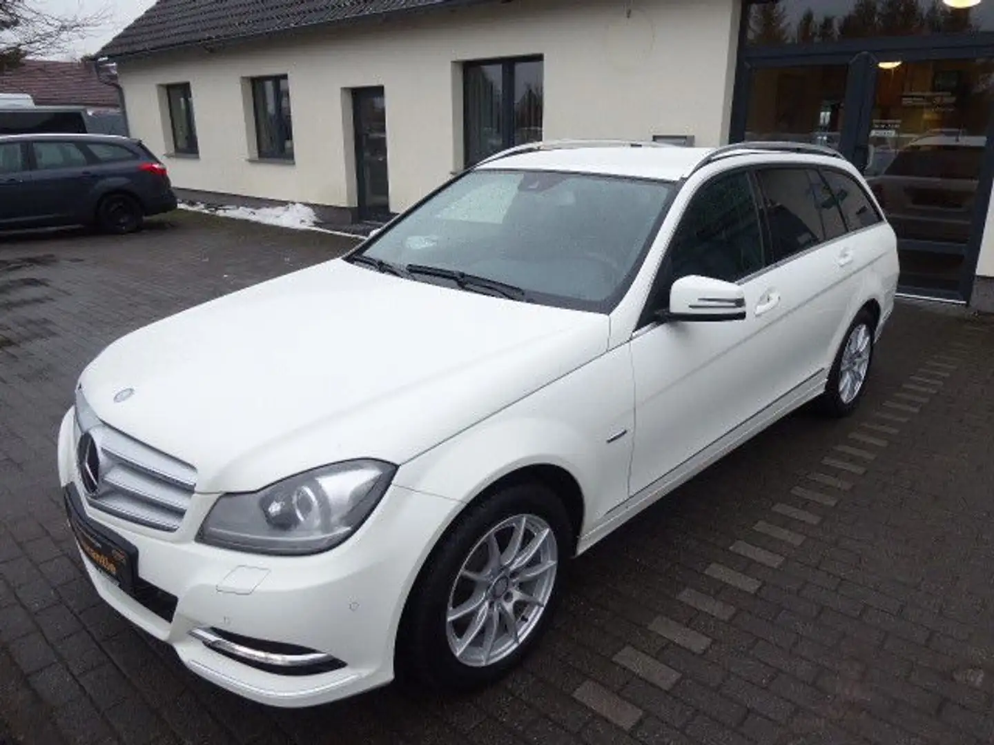 Mercedes-Benz C 250 T-Modell CGI BlueEfficiency Blanc - 2