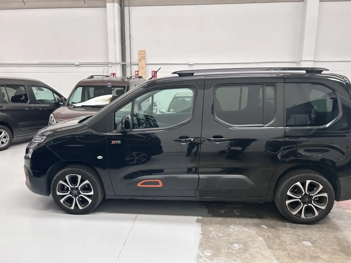Citroen Berlingo BlueHDi S&S Talla M Shine 100 Schwarz - 2