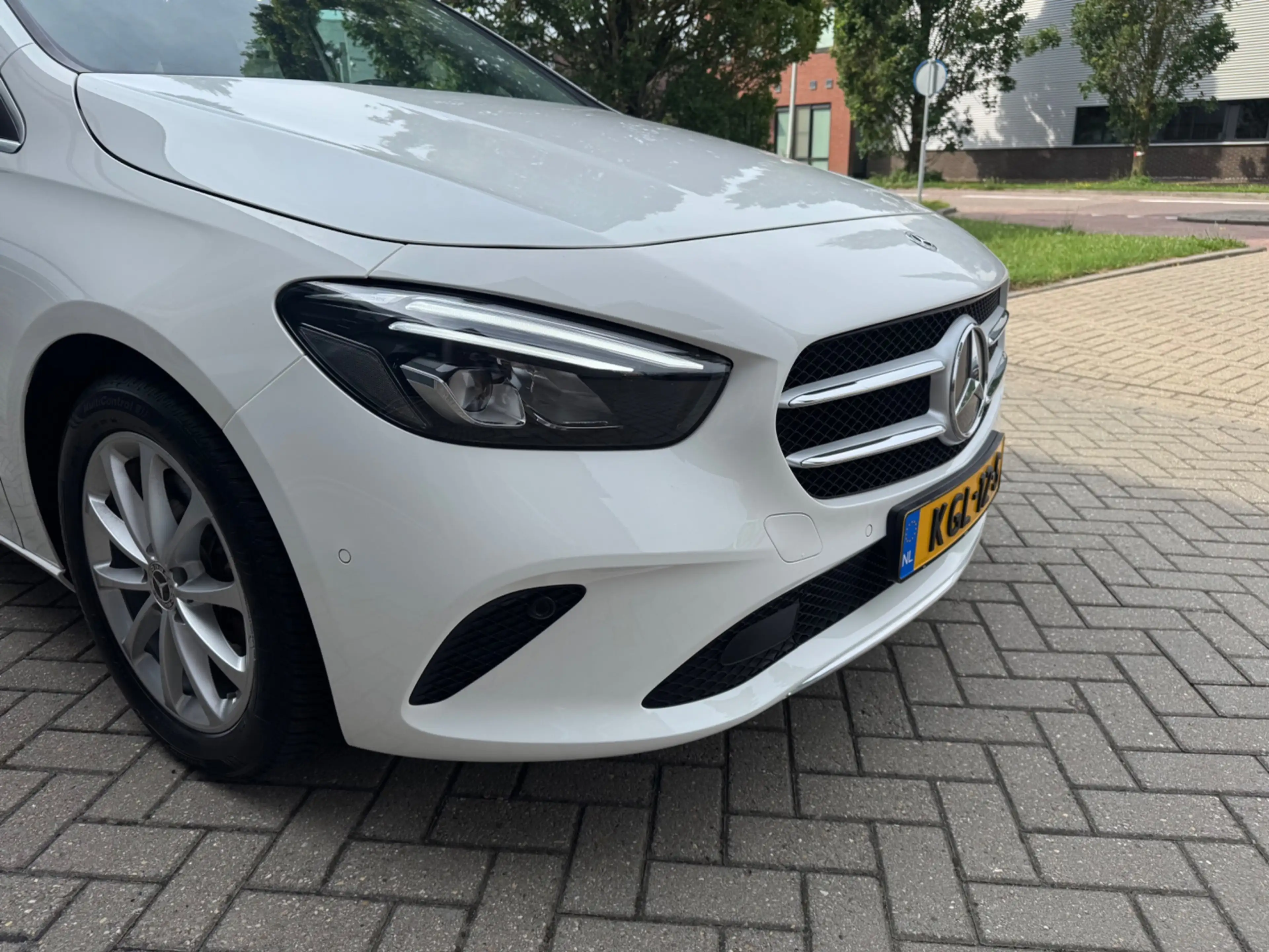 Mercedes-Benz B 220 4MATIC 4WD Premium, LED, Navi, Camera, Etc. — photo 3