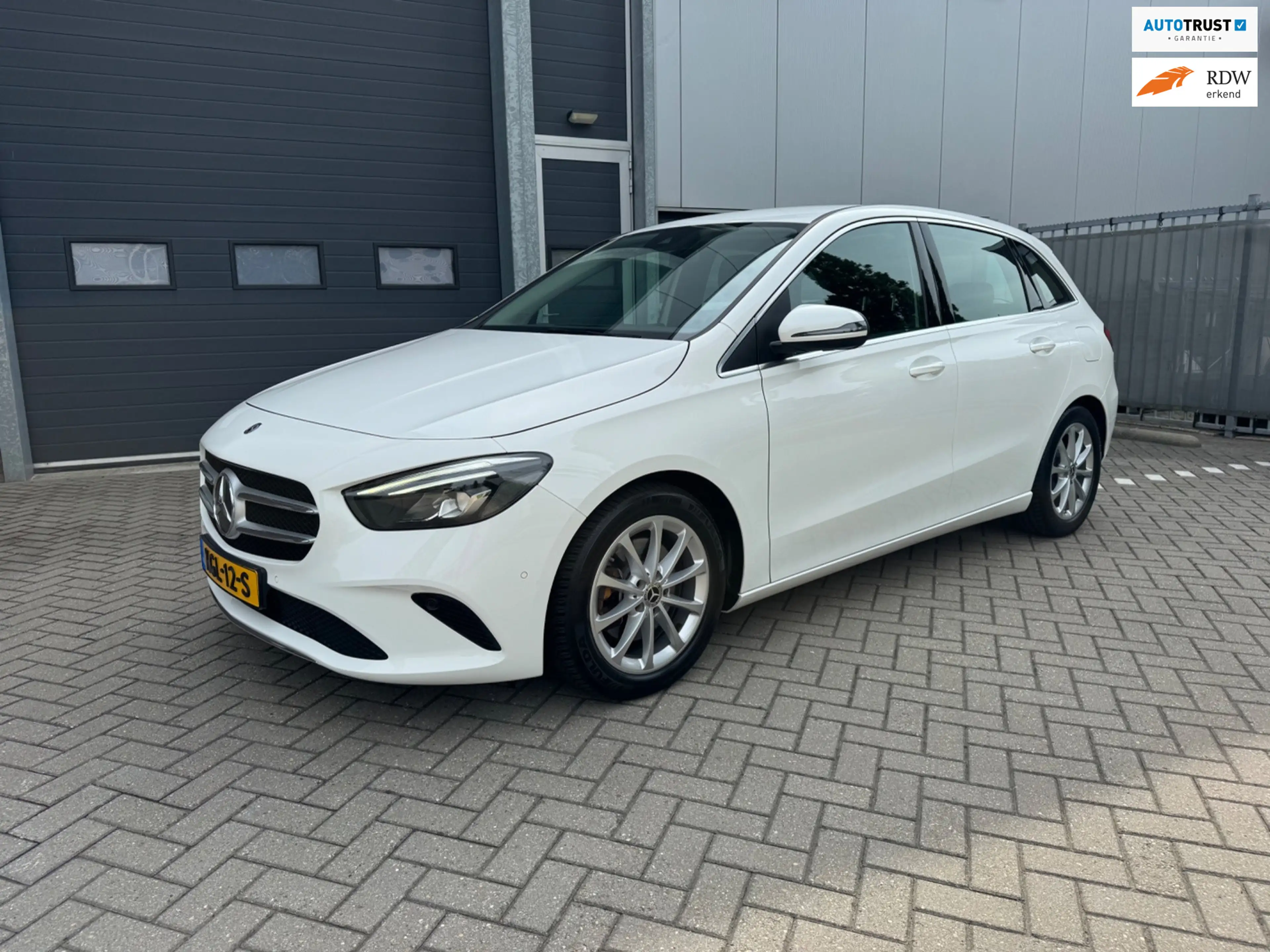 Mercedes-Benz B 220 4MATIC 4WD Premium, LED, Navi, Camera, Etc.
