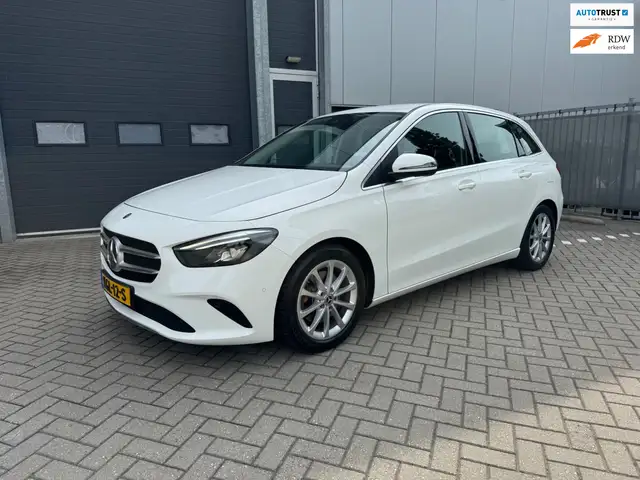 Mercedes-Benz B 220 4MATIC 4WD Premium, LED, Navi, Camera, Etc.
