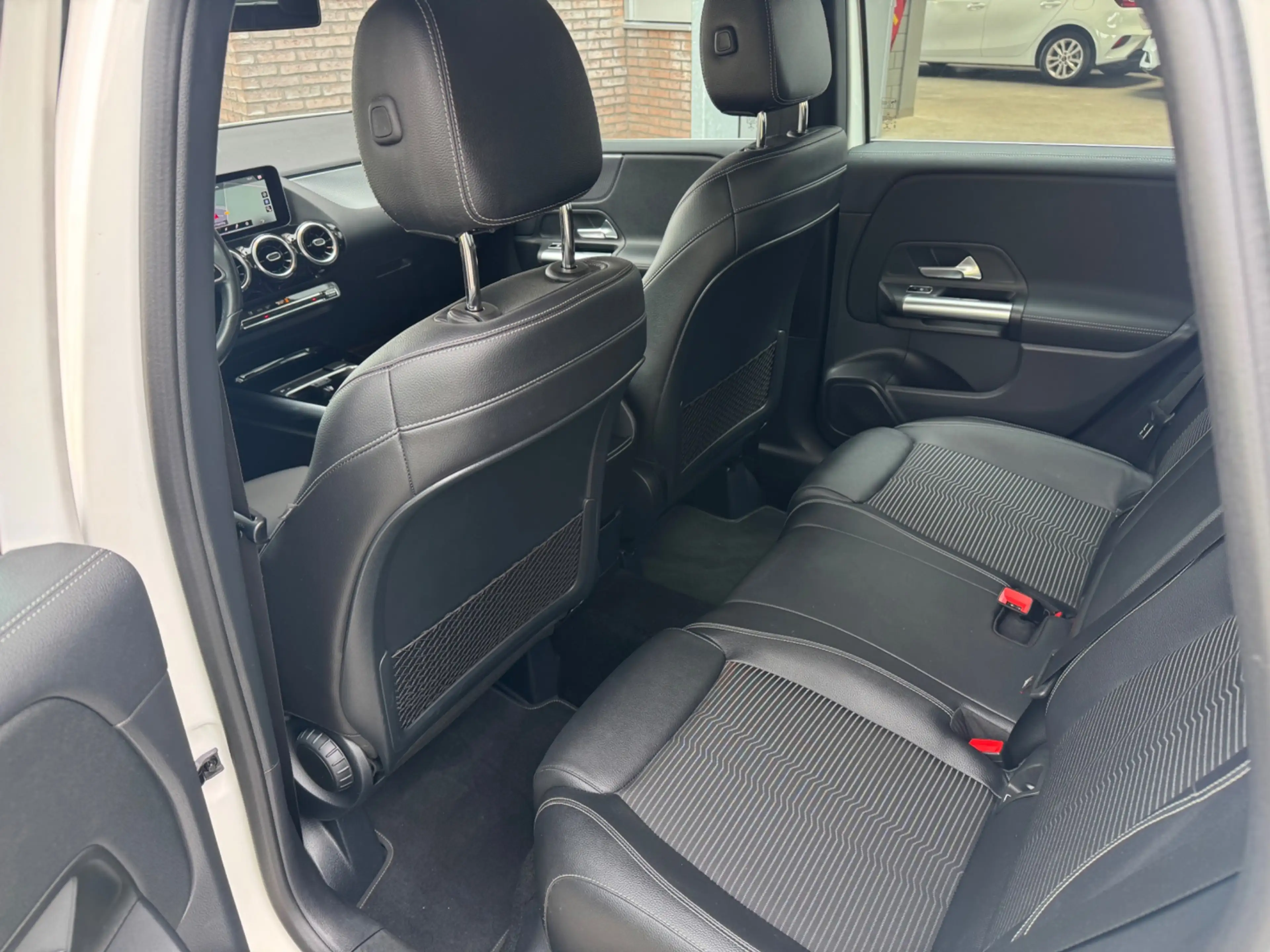 Mercedes-Benz B 220 4MATIC 4WD Premium, LED, Navi, Camera, Etc. — photo 7