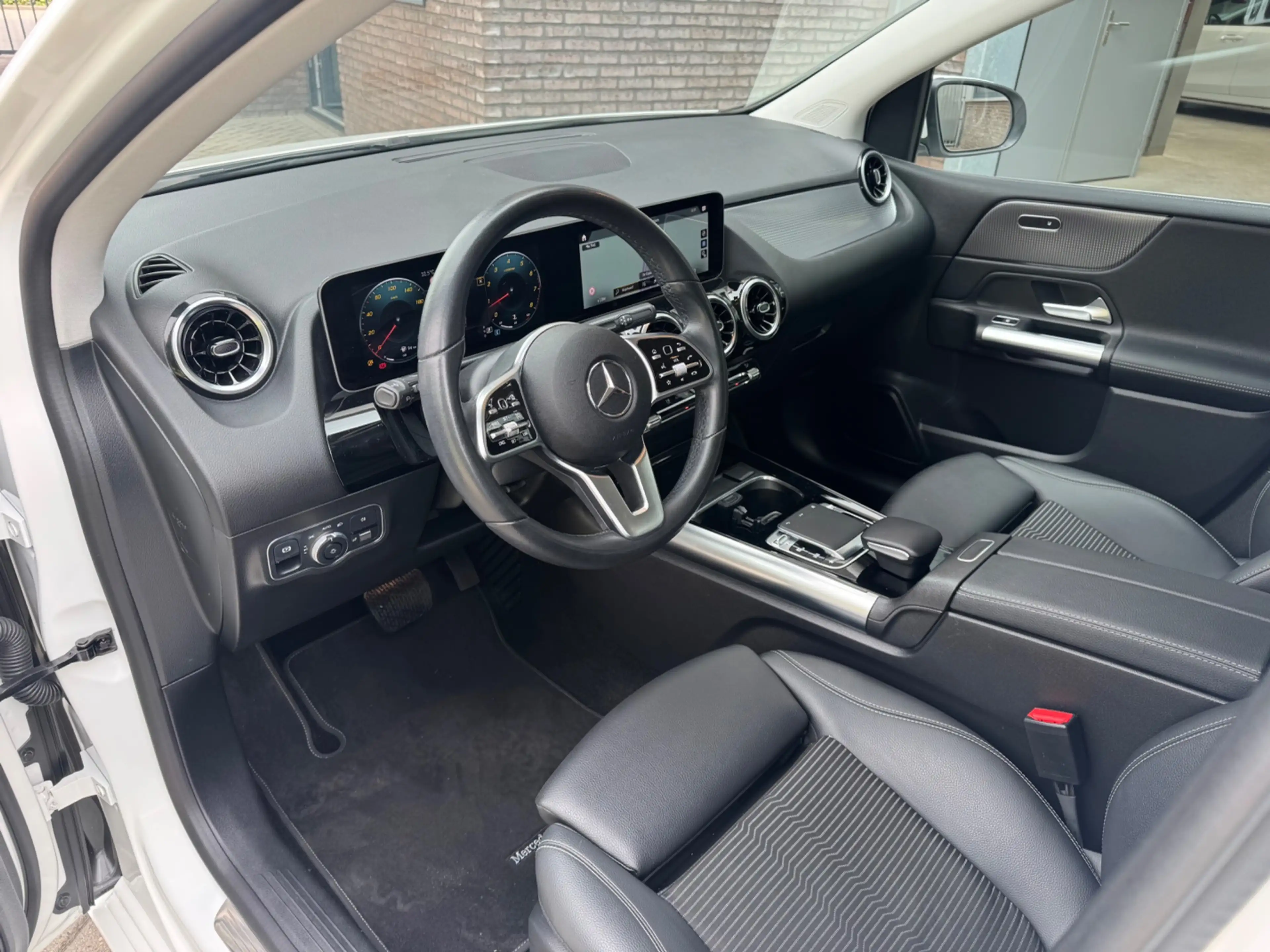 Mercedes-Benz B 220 4MATIC 4WD Premium, LED, Navi, Camera, Etc. — photo 5