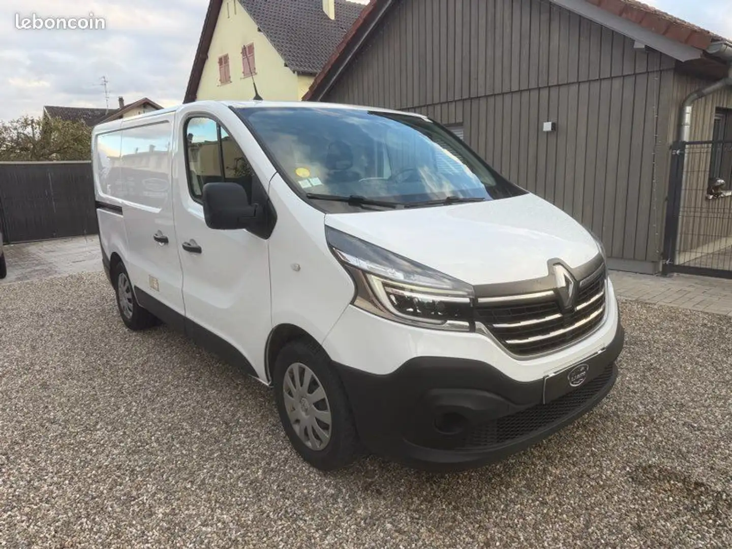 Renault Trafic 10 825 HT L1H1 phare Full LED Blanc - 1