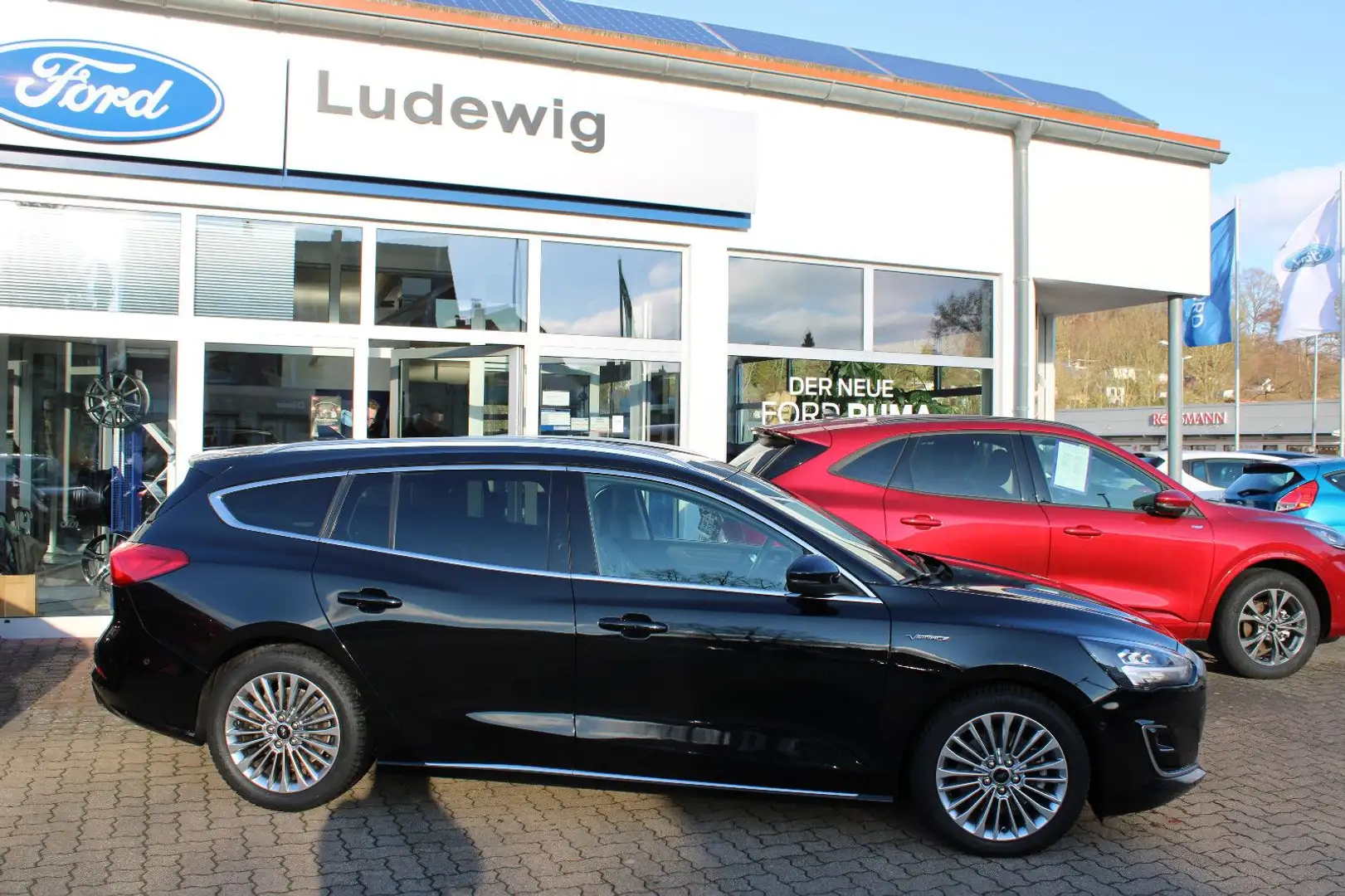 Ford Focus Turnier Vignale Leder LED Winterpaket B&O Schwarz - 2