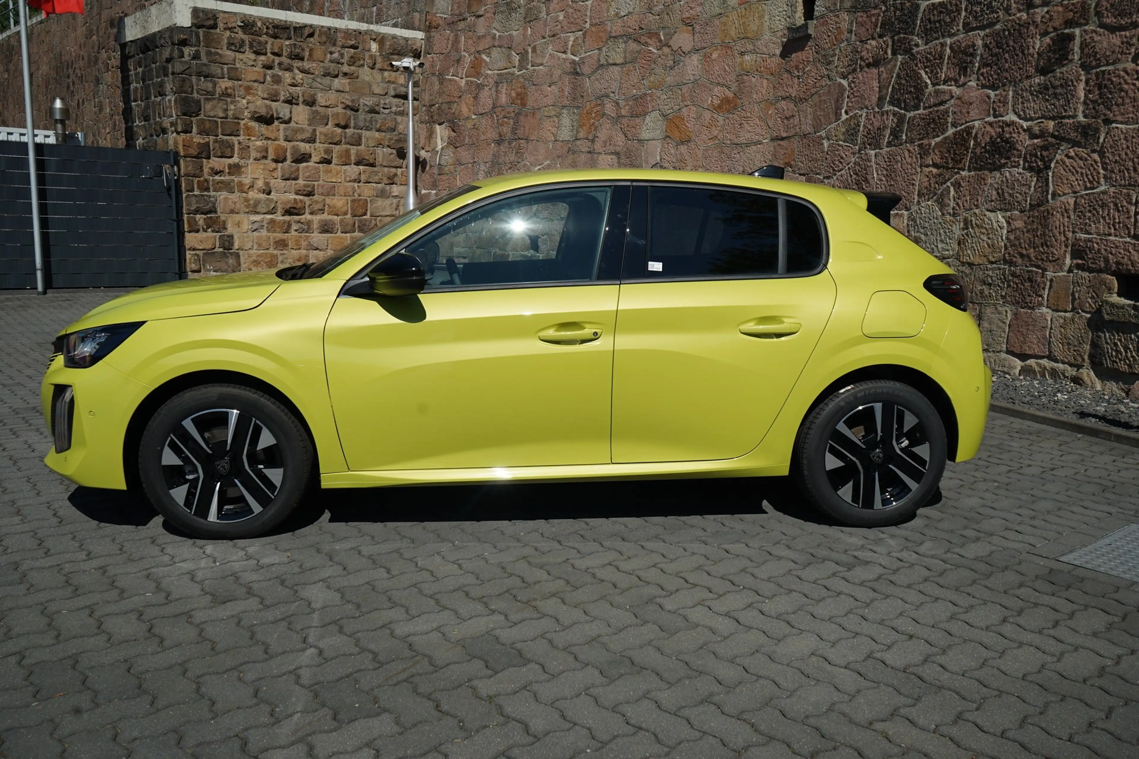 Peugeot 208 1.2 mHEV 110 Aut. LED Tempomat — photo 2