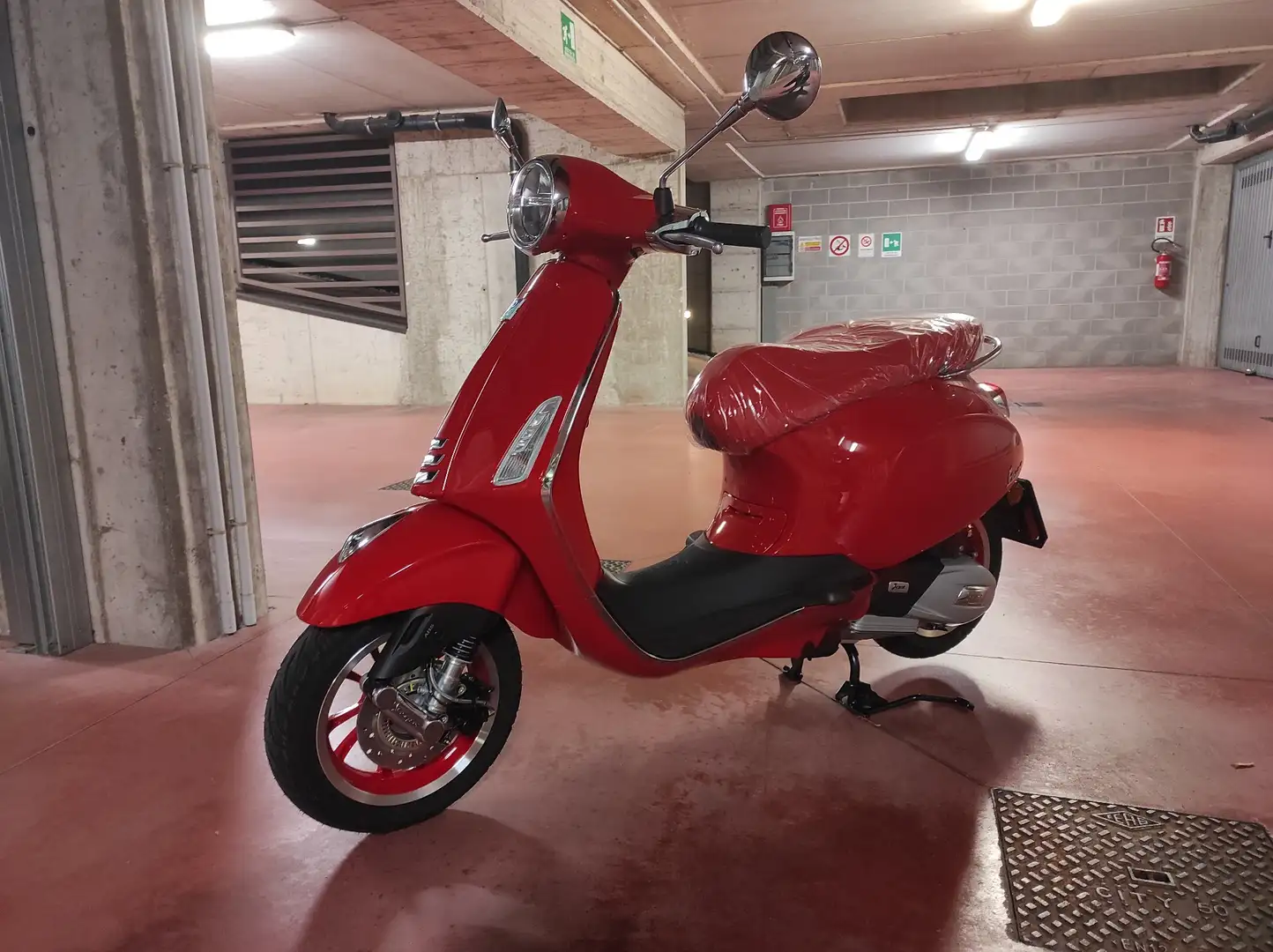 Vespa Primavera 150 3V Red Красный - 1