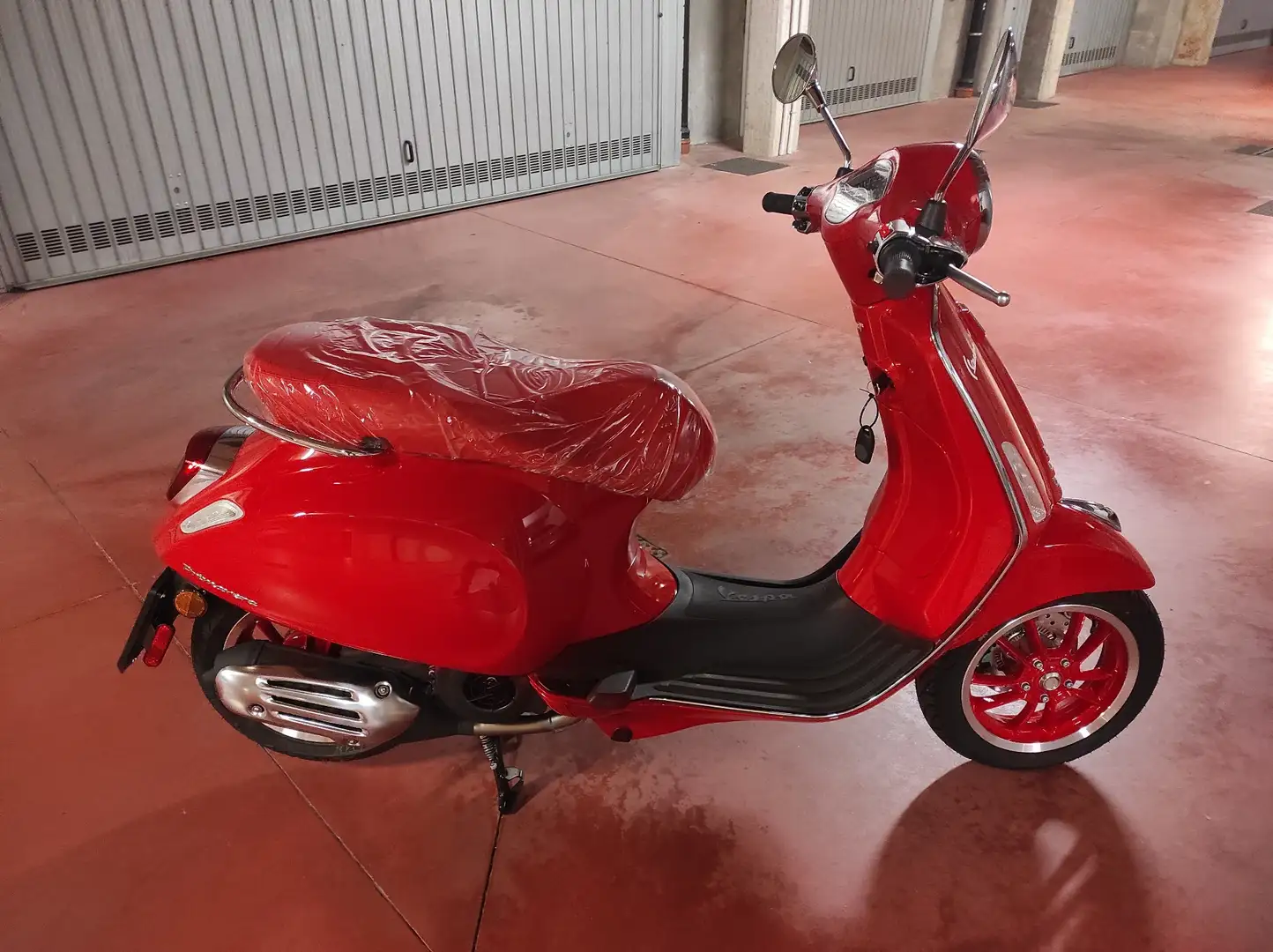 Vespa Primavera 150 3V Red Rosso - 2