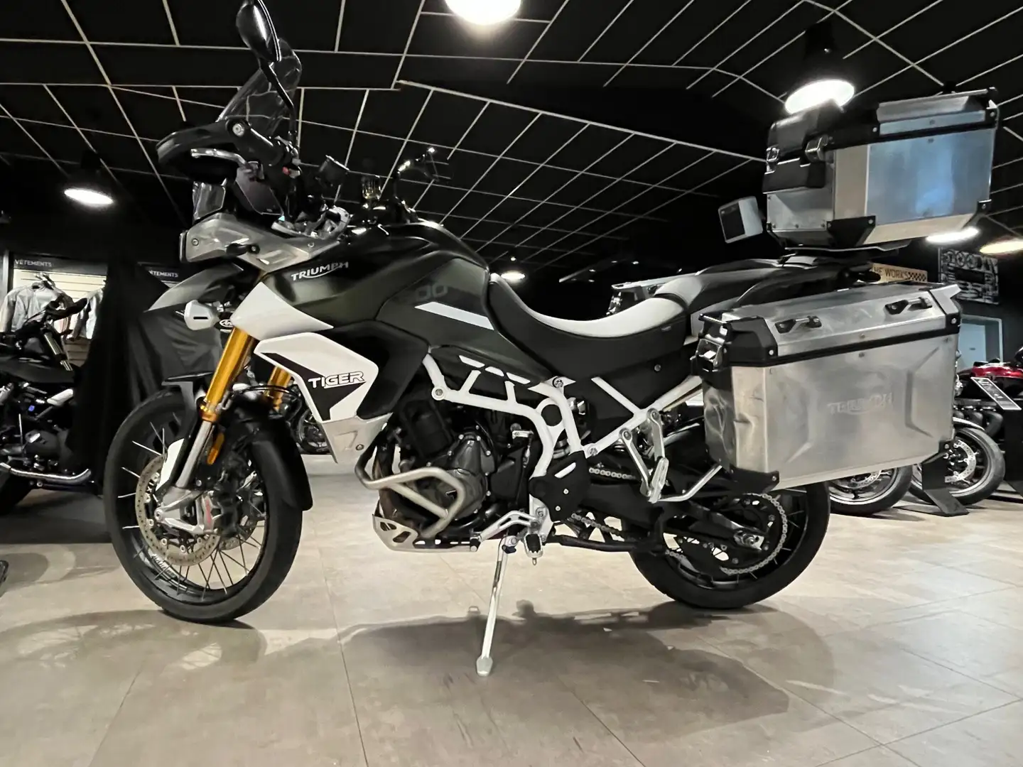 Triumph Tiger 900 Vert - 1