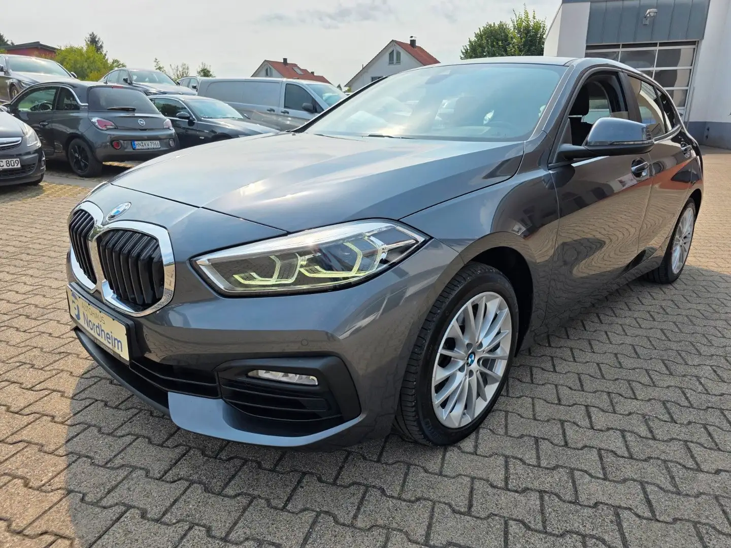 BMW 120 d xDrive Advantage/Automatik/Navi/LED Grau - 1