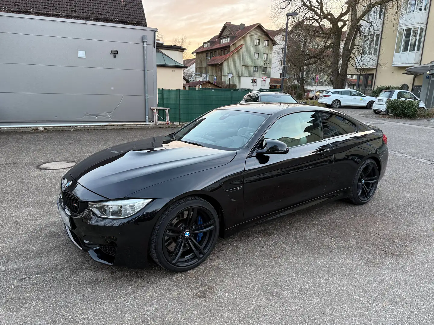 BMW M4 M4 Coupe DKG Schwarz - 2