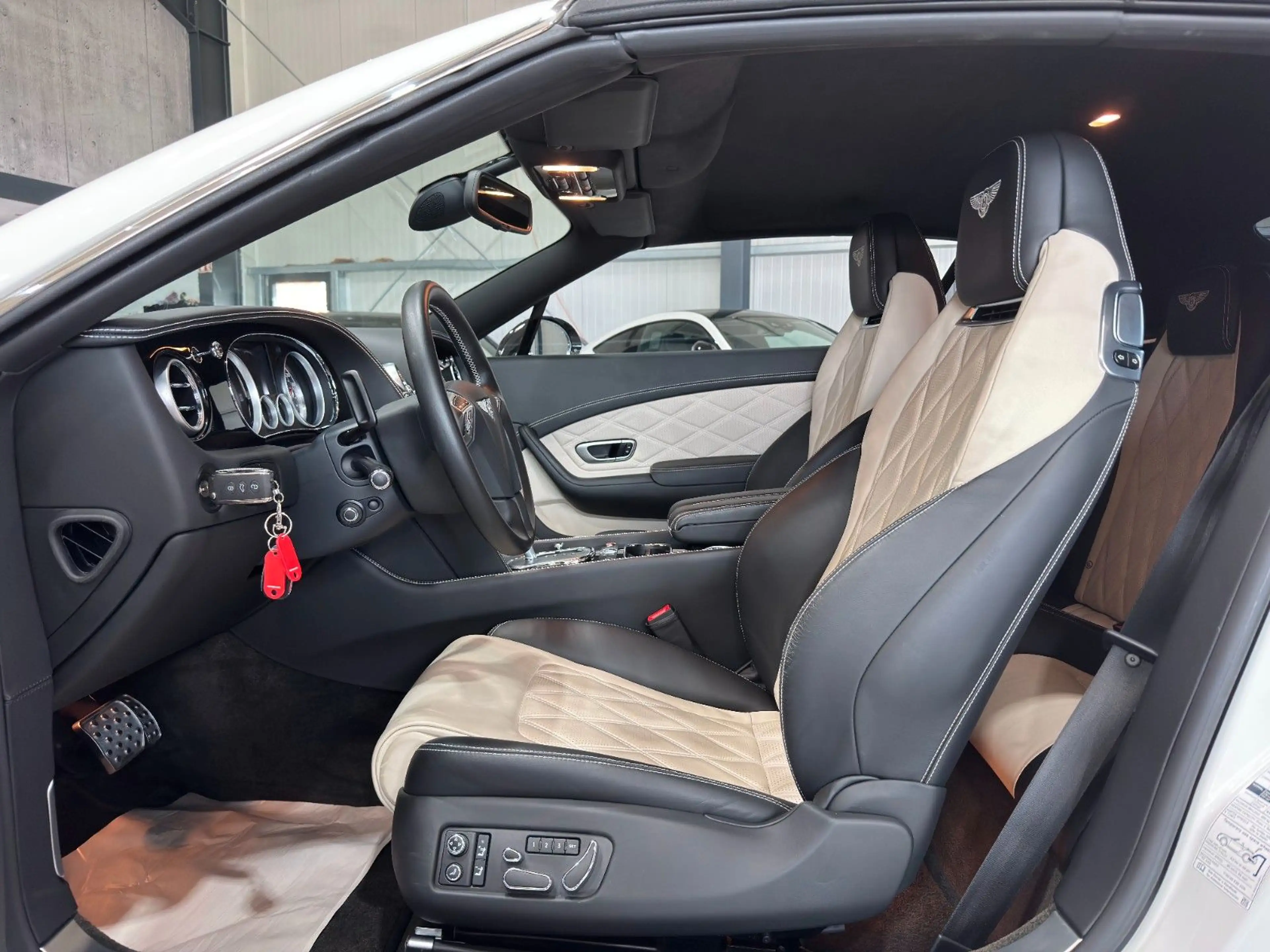 Bentley Continental GTC Continental/GTC/V8S/MTM/AIR/SHZ/SITZBEL/ACC/ALLR — photo 11