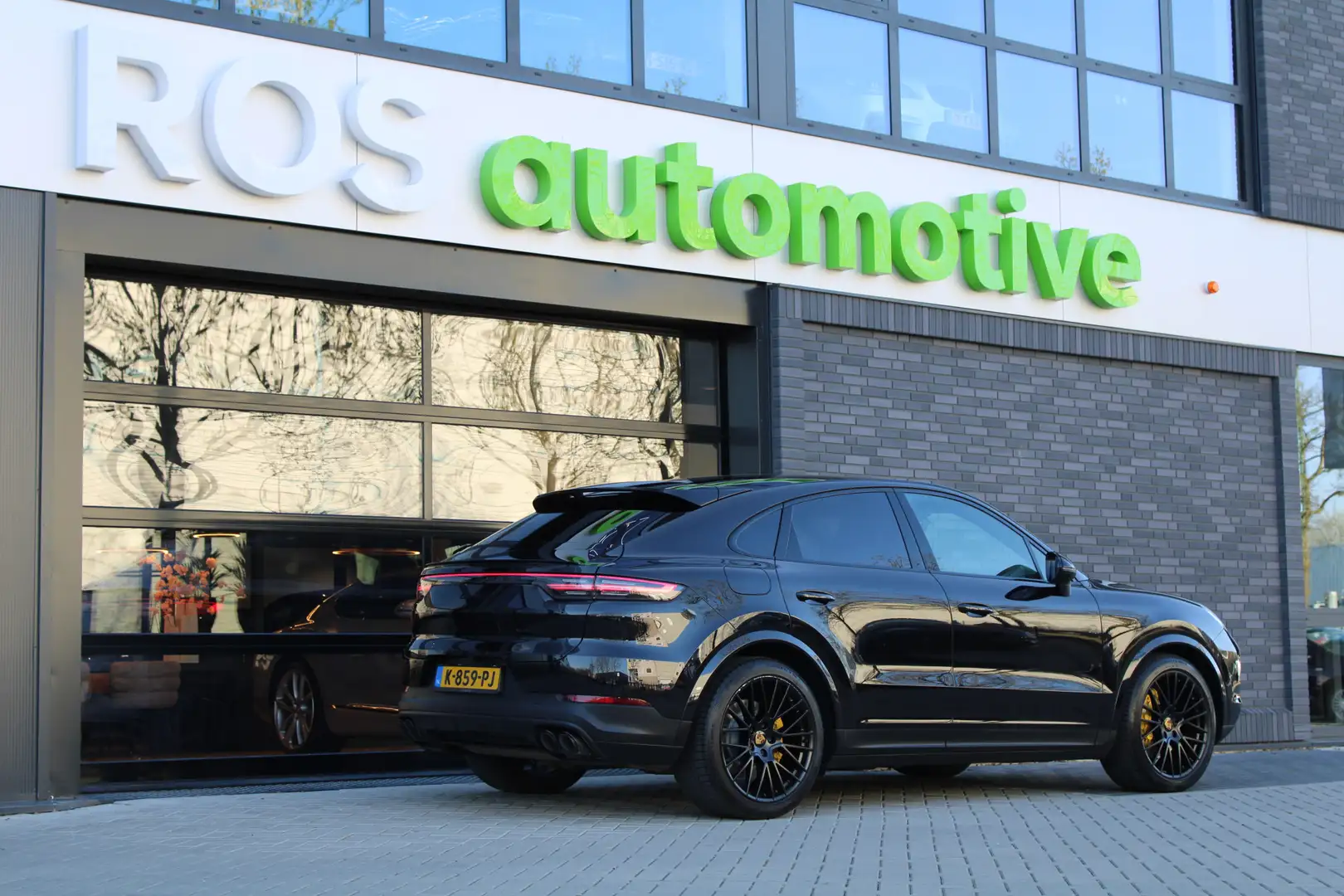 Porsche Cayenne Coupé 3.0 E-Hybrid | NAP! | PANO | 360 | MEMORY | Zwart - 2