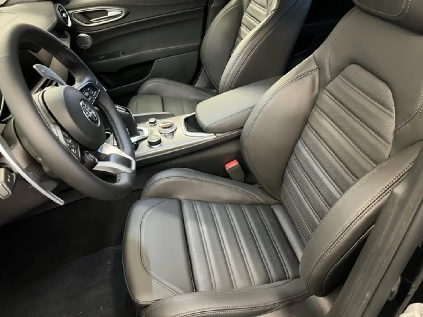 Alfa Romeo Giulia Veloce 2.2D Q4 AT8|Assistenzp.2|Navi|Harm Černá - 2