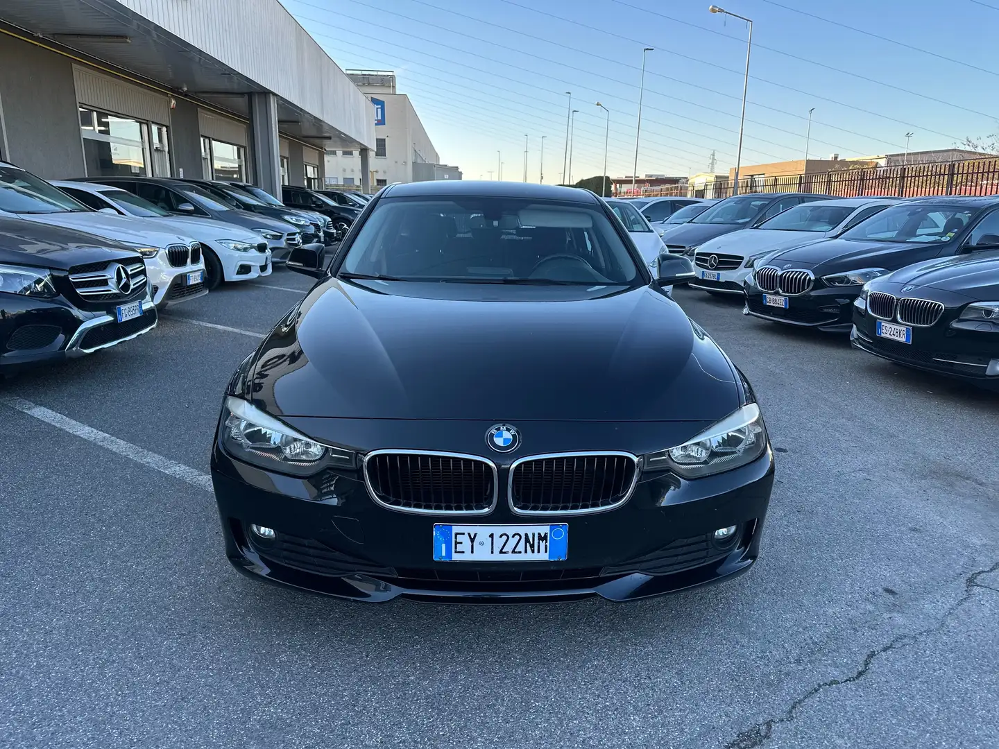 BMW 318 318d Touring AUTOMATICA Noir - 2