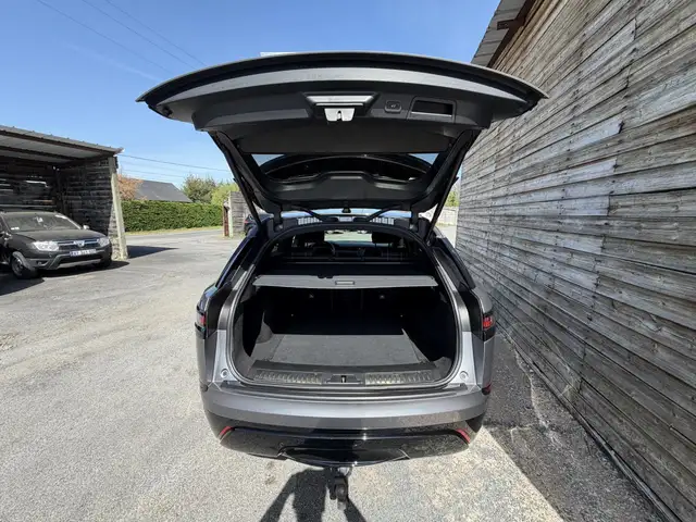Land Rover Range Rover Velar view 6