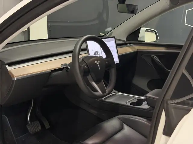 Tesla Model Y view 5