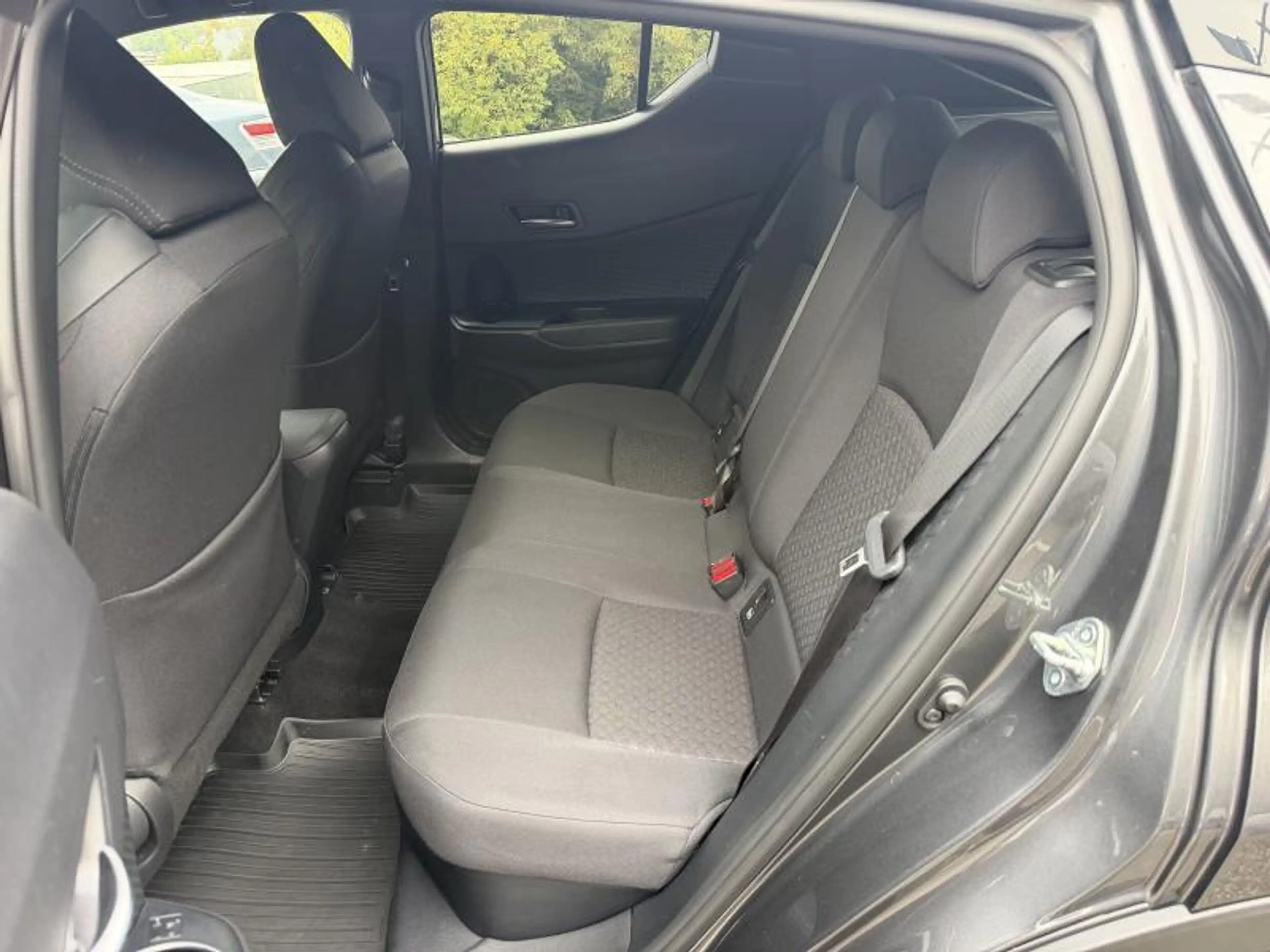 Toyota C-HR C-LUB Bi-Tone — photo 12