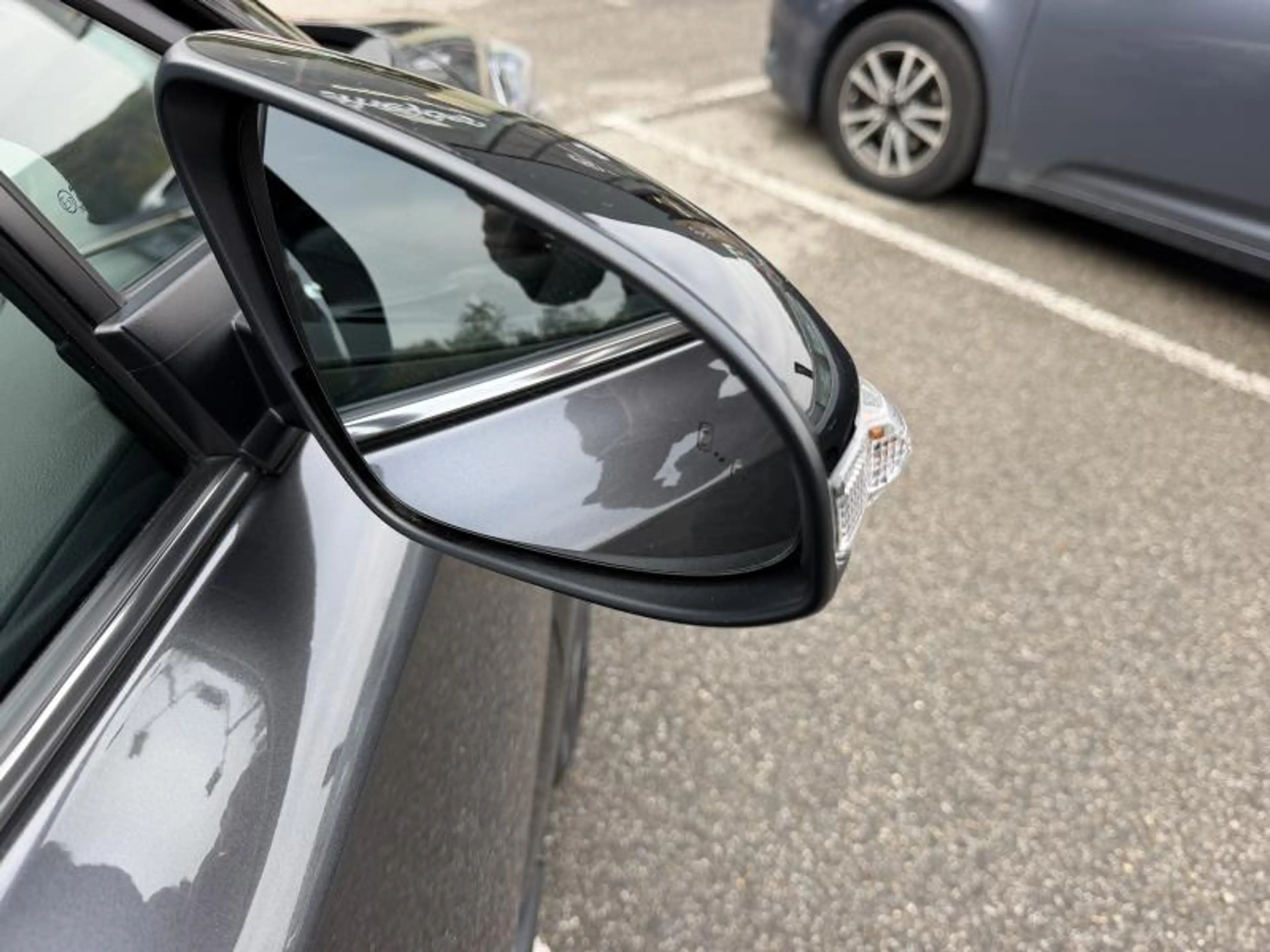 Toyota C-HR C-LUB Bi-Tone — photo 14