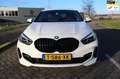 BMW 118 1-serie 118i_AUTOMAAT_LEER_NETTE AUTO_M-SPORT_LUX Wit - thumbnail 1