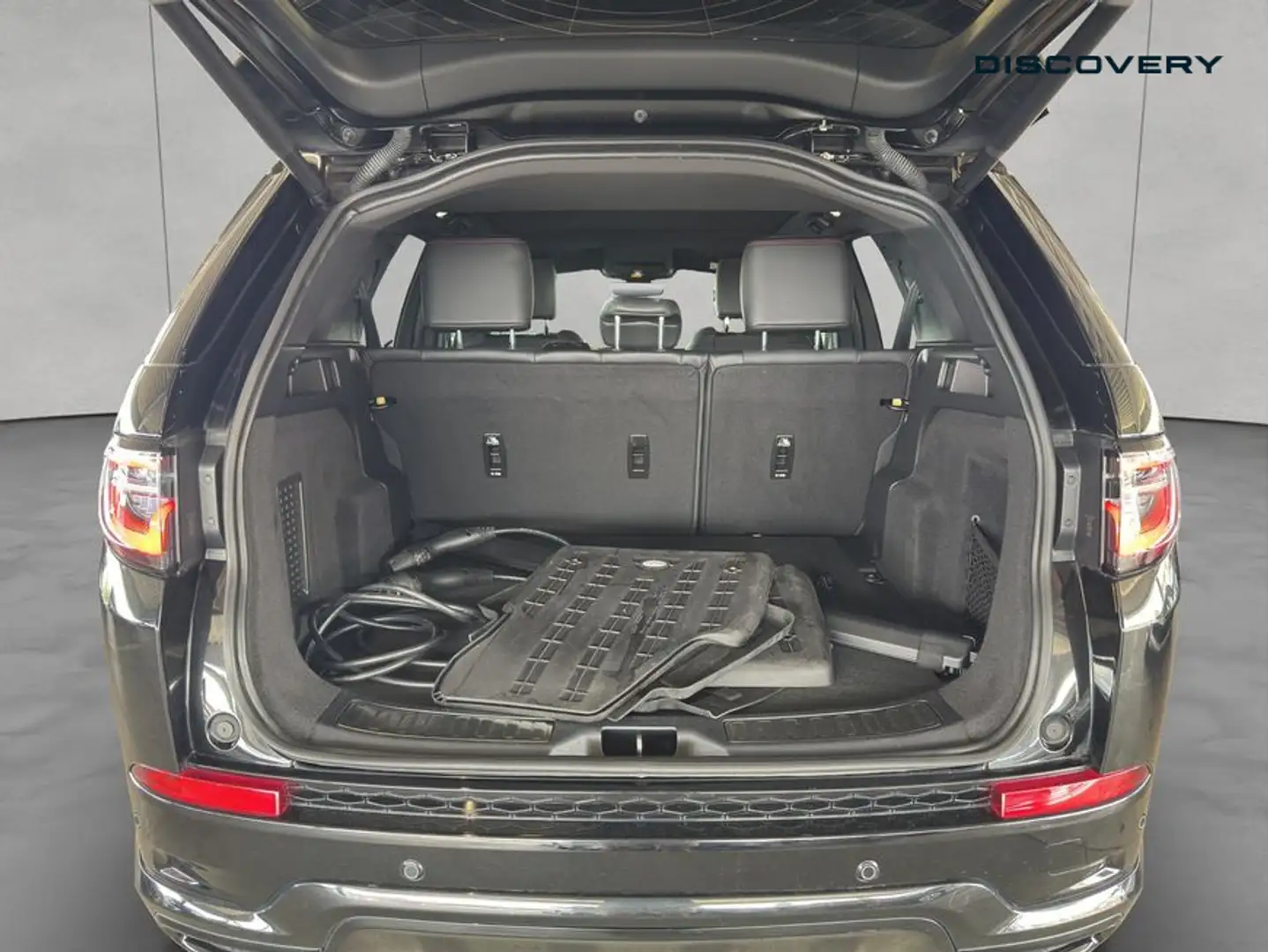 Land Rover Discovery Sport P300e R-Dynamic SE Schwarz - 2