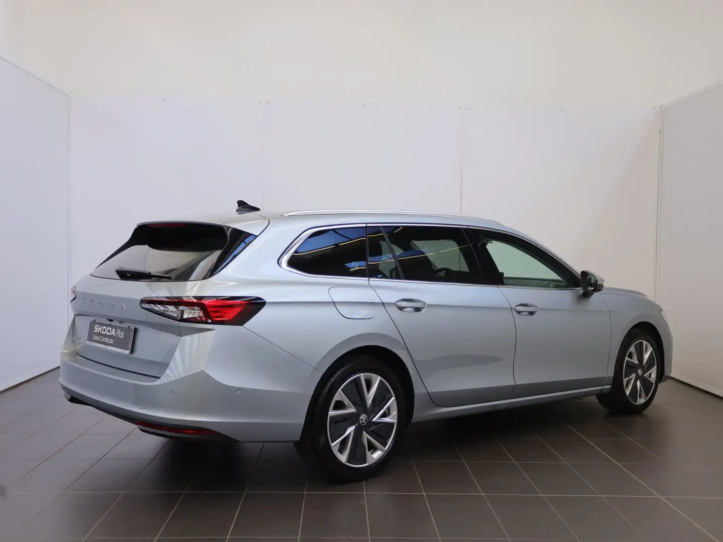 Skoda Superb wagon 2.0 tdi style 150cv dsg Argento - 2