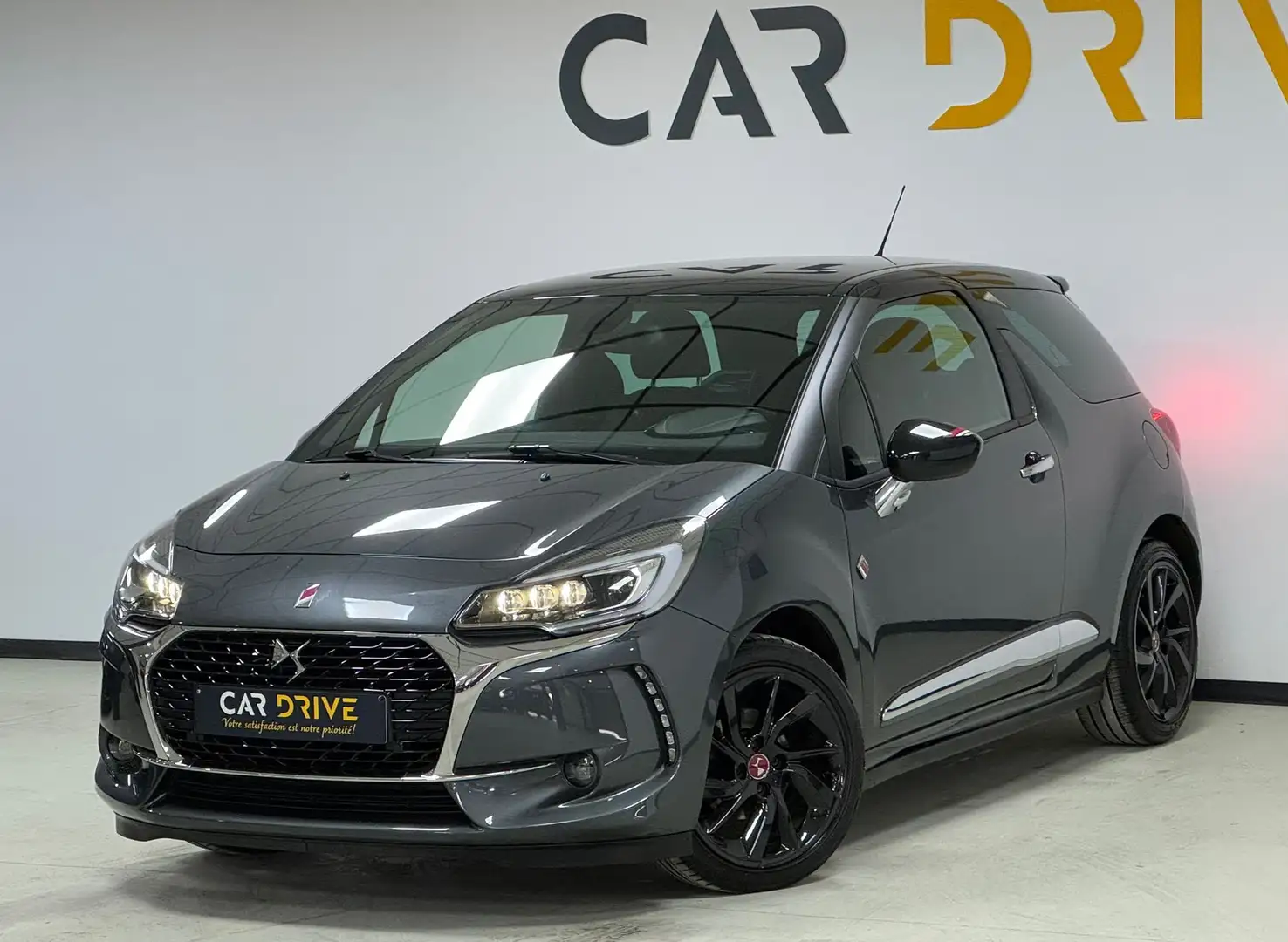 DS Automobiles DS 3 1.2 Performance line CAPTEUR/CARPLAY/LED/1ER PROP Grijs - 1
