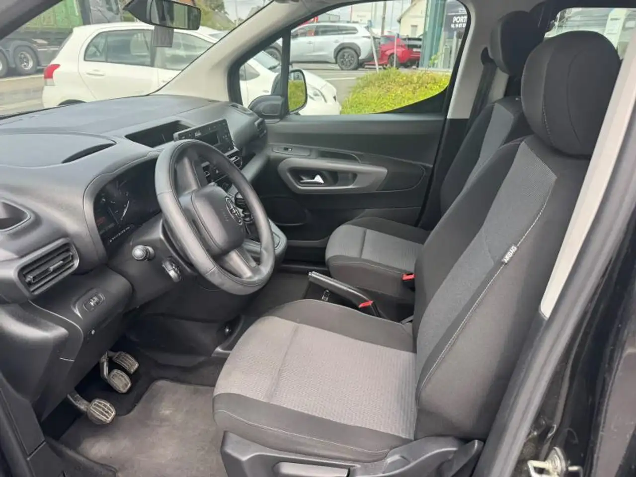 Toyota Verso SWB 1.2L Petrol M/T Shuttle, миниатюра 5