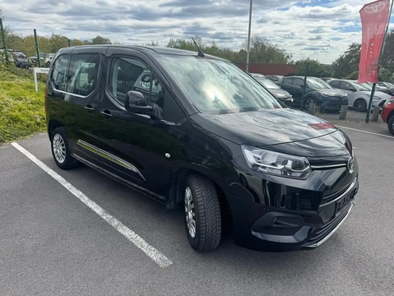 Toyota Verso SWB 1.2L Petrol M/T Shuttle, миниатюра 4