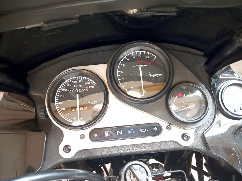 Triumph Tiger 900 - foto 4