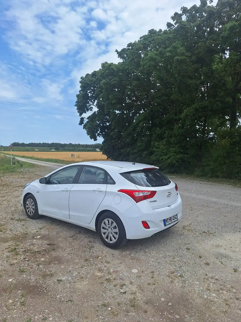 Hyundai i30 blue Classic Weiß - 1