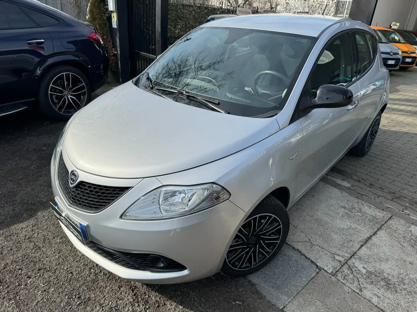 Lancia Ypsilon 1.2 69 CV 5 porte Platinum Silber - 2