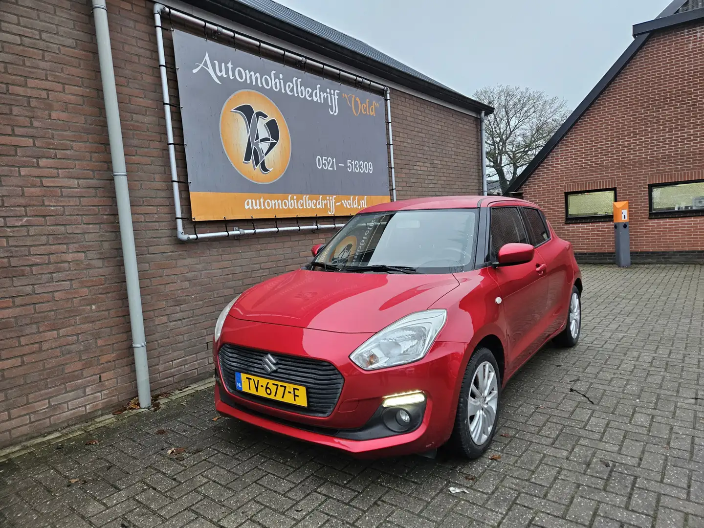 Suzuki Swift 1.2 Select Rood - 1