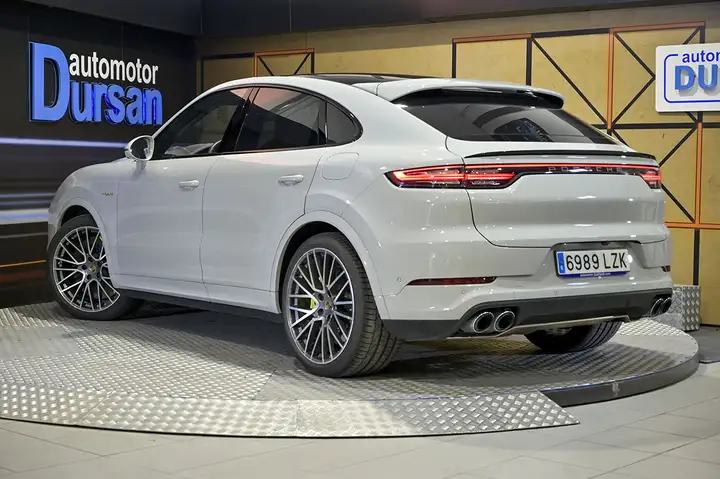 Porsche Cayenne Coupé Turbo S E-Hybrid 4.0 2022, foto 5