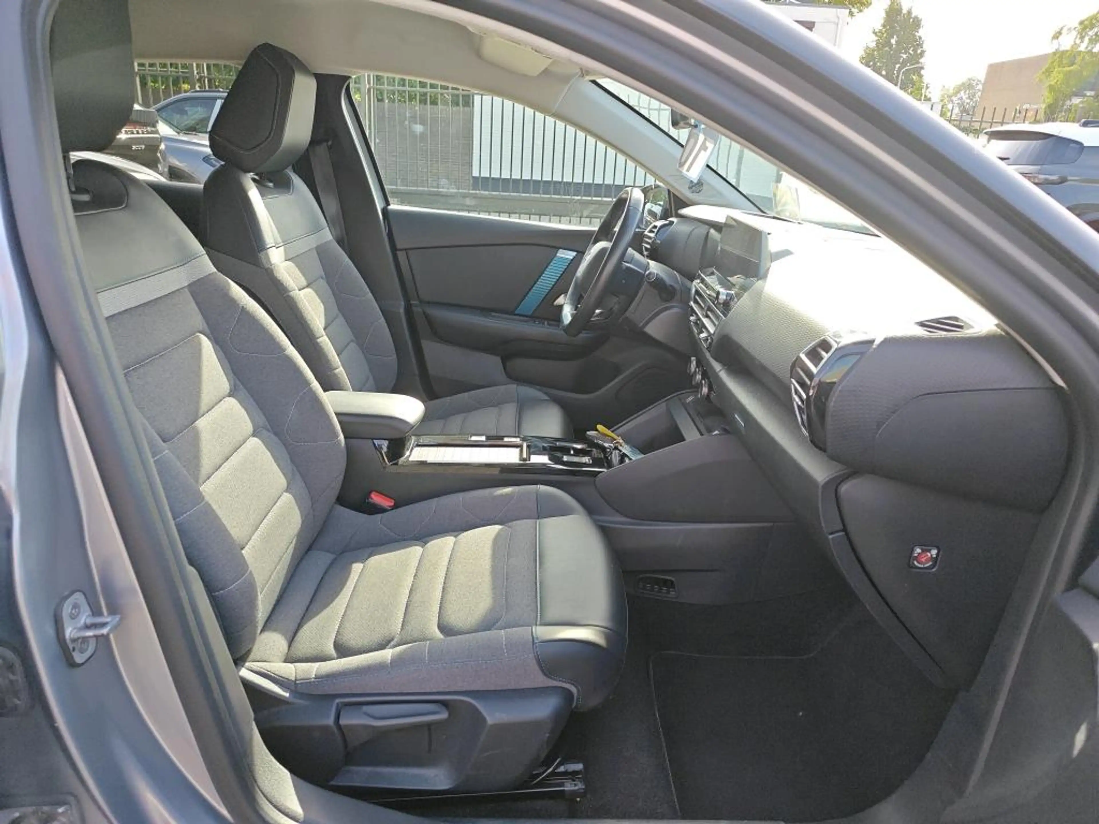 Citroen E-C4 Electric Feel Pack 50 kWh | Achterbank in delen neerklapbaa — photo 7