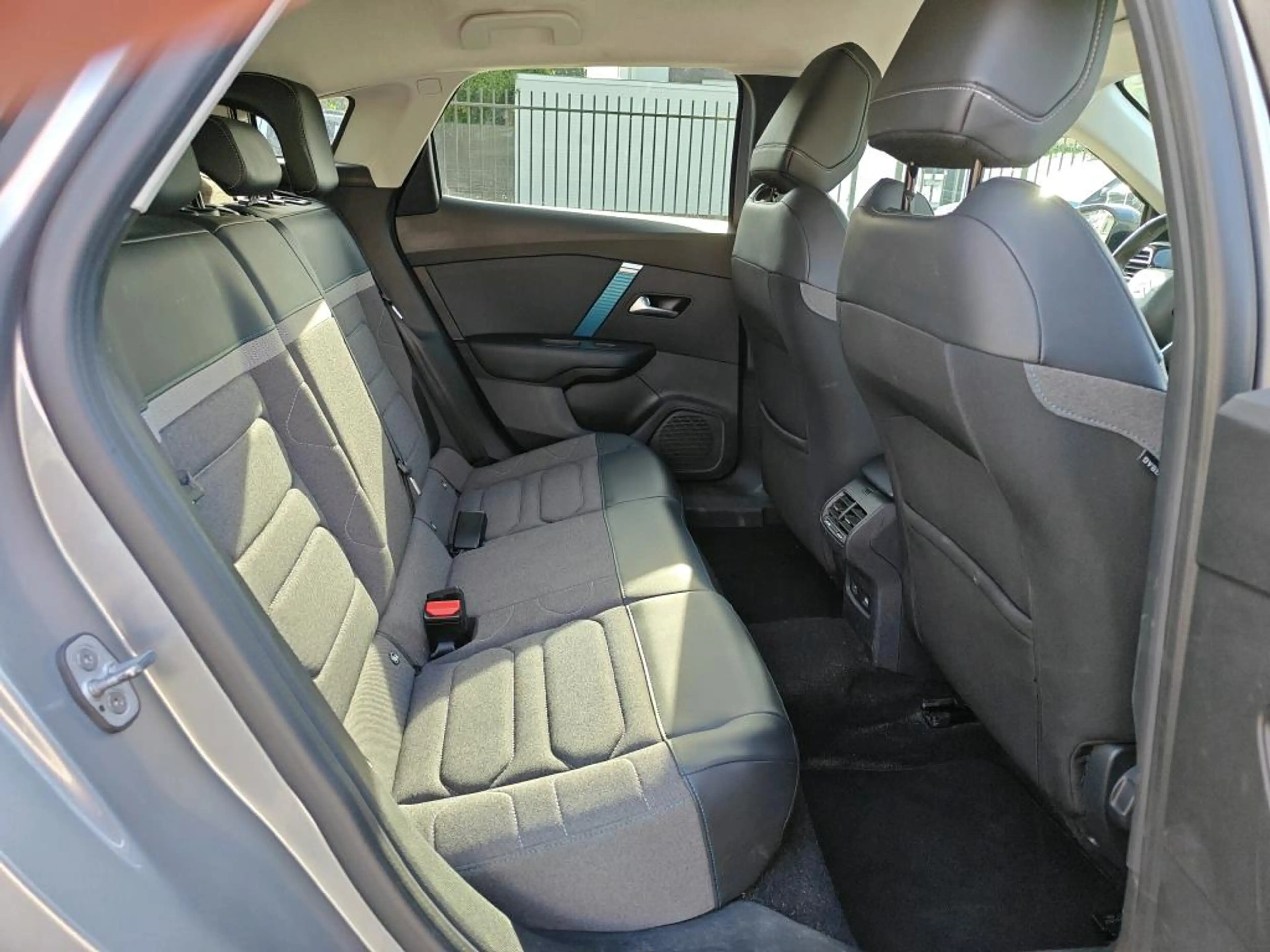 Citroen E-C4 Electric Feel Pack 50 kWh | Achterbank in delen neerklapbaa — photo 8