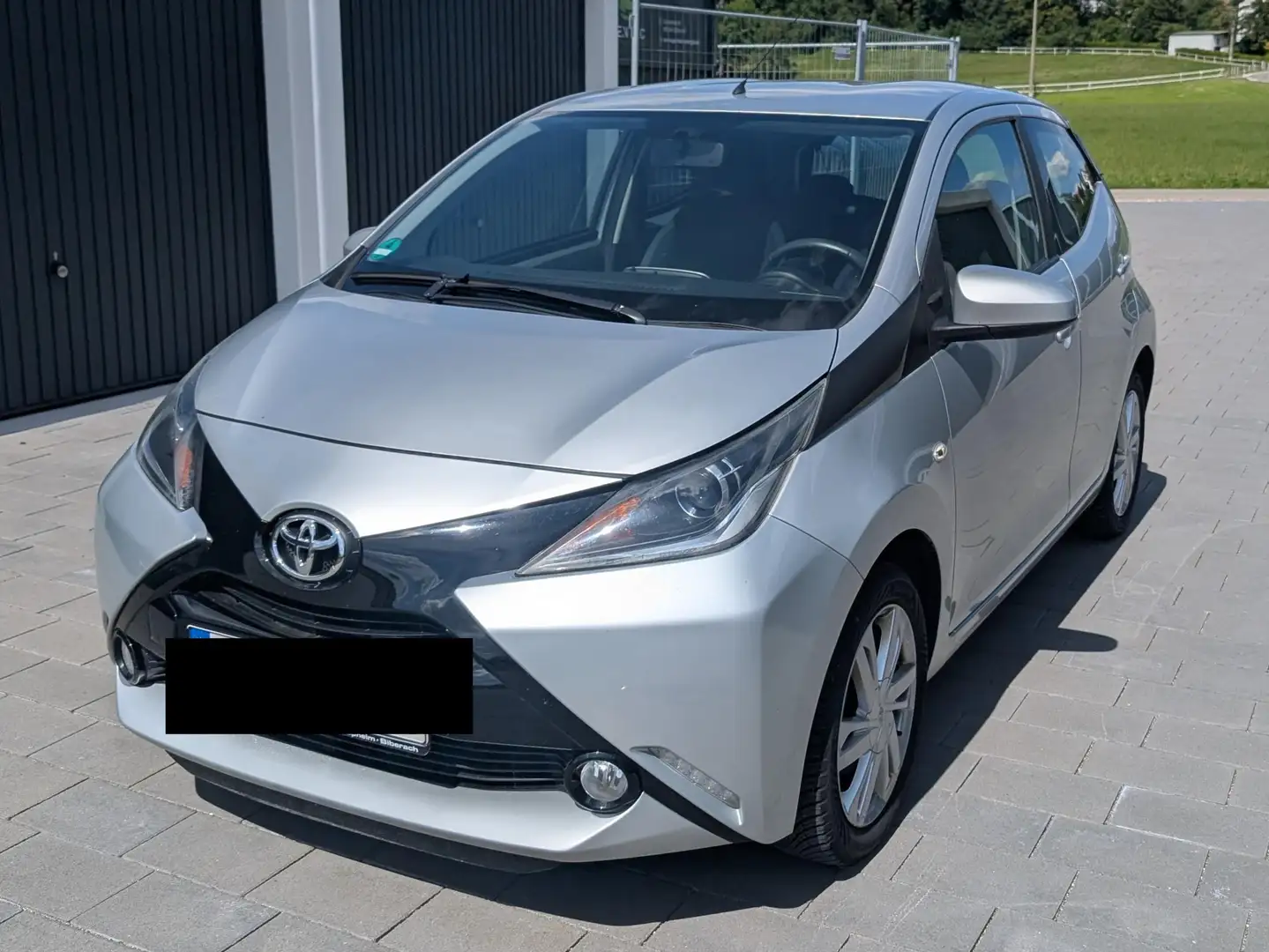 Toyota Aygo Aygo x-cite Silber - 1