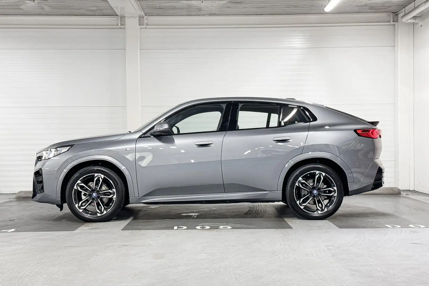 BMW iX2 eDrive20 | M-Sport | Premium Pack | Comfort Access Gris - 2