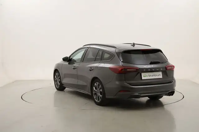 Ford Focus view 3