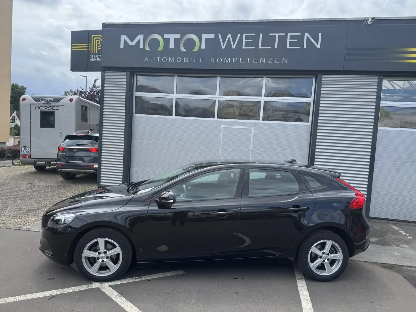 Volvo V40 0 D2 Kinetic D2 EU6 Kinetic Schwarz - 2