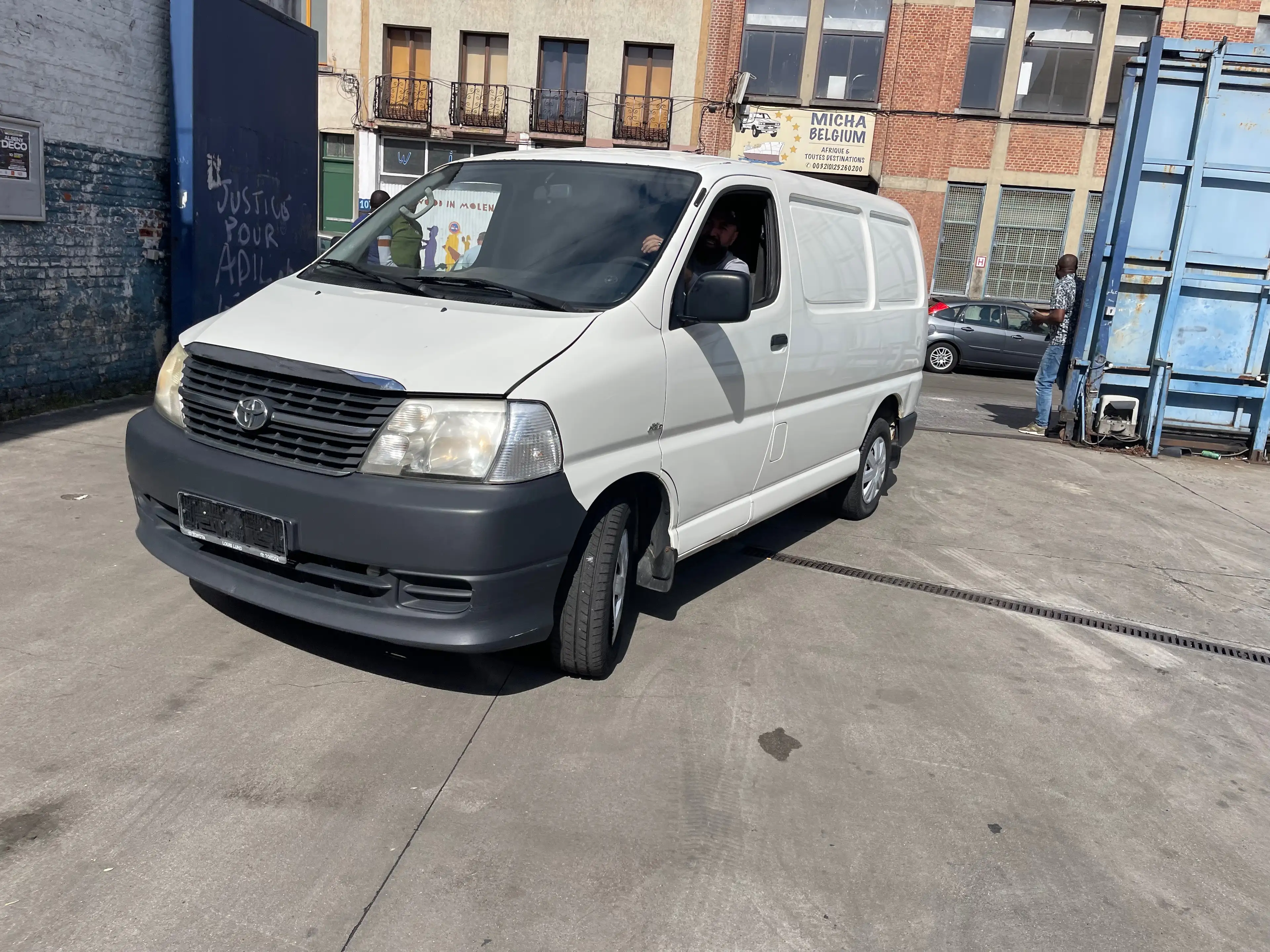 Toyota Hiace 2.5 Turbo D-4D SX — photo 2
