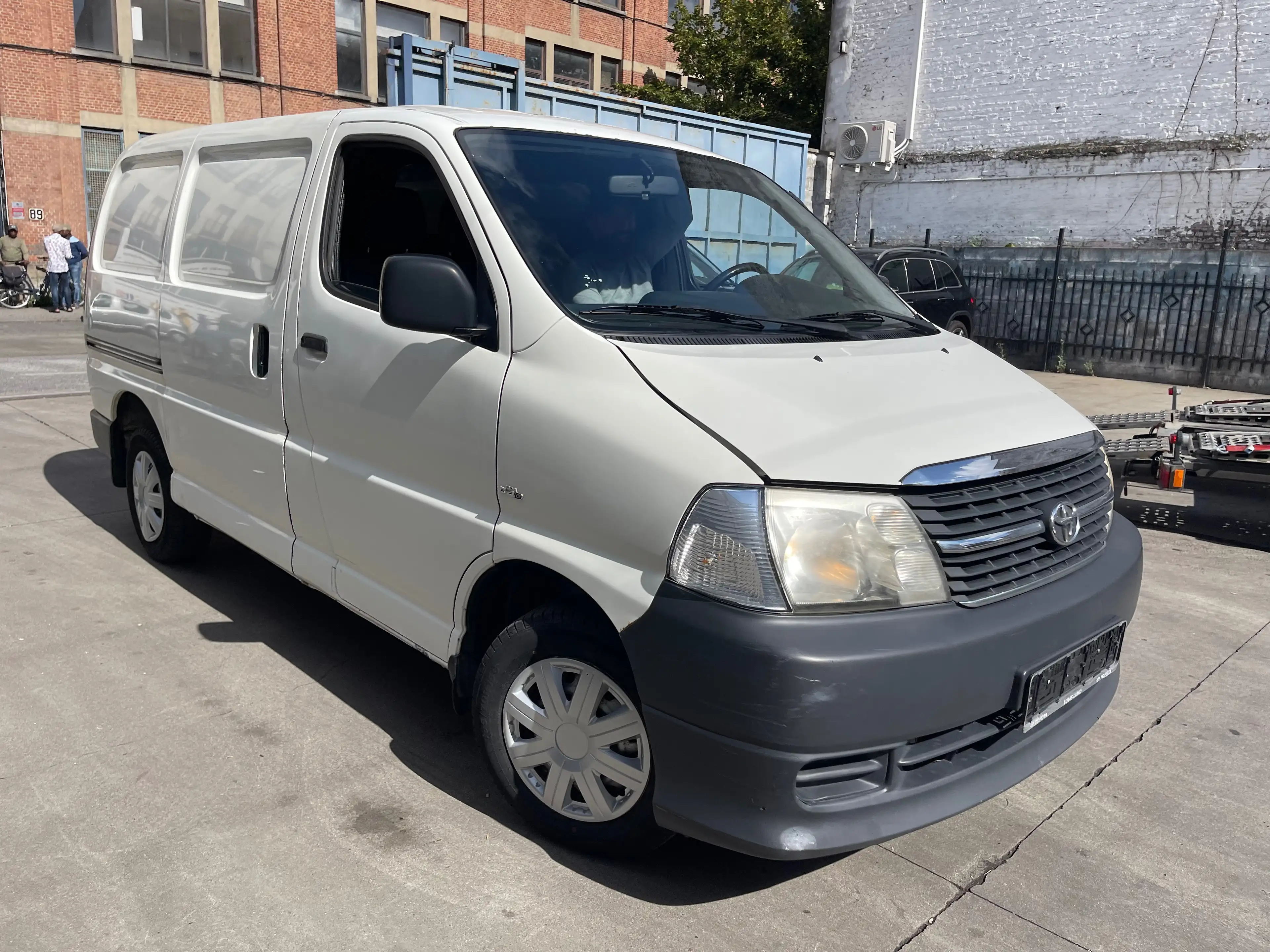 Toyota Hiace 2.5 Turbo D-4D SX — photo 6