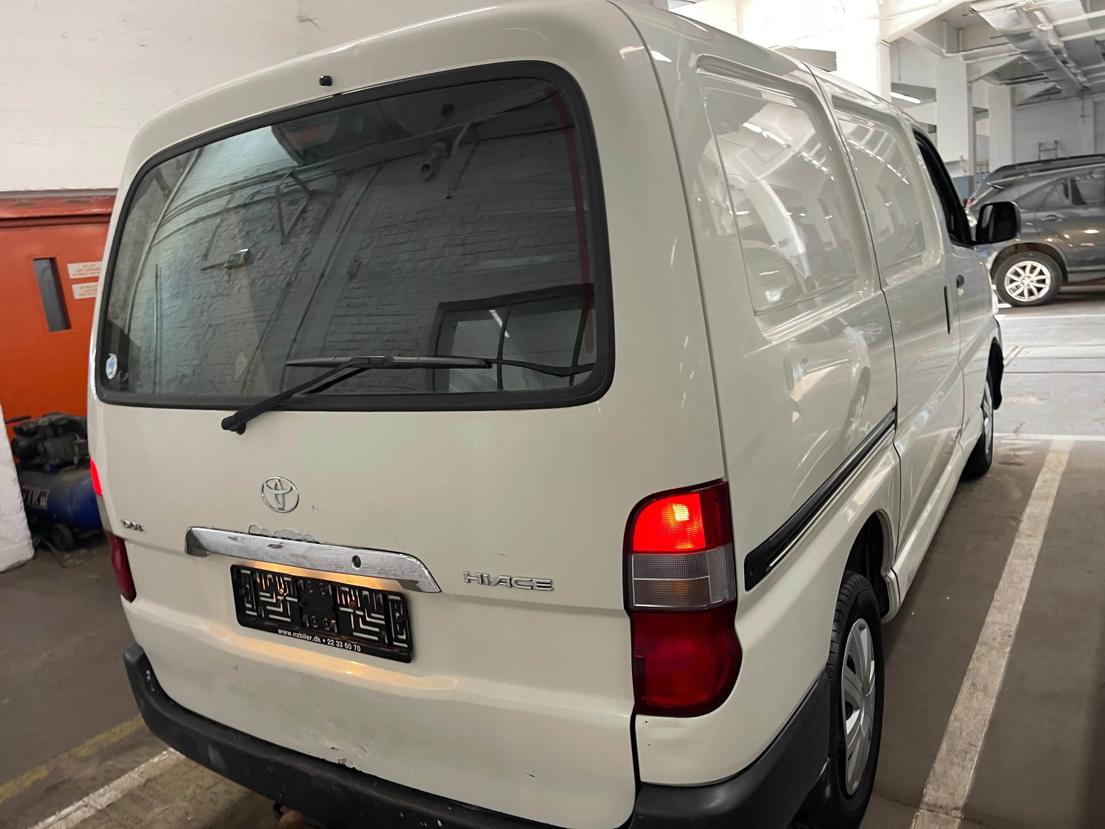 Toyota Hiace 2.5 Turbo D-4D SX — photo 4