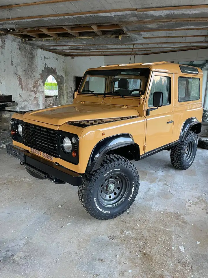 Land Rover Defender 90" Station Wagon 2,5 TD, foto 2