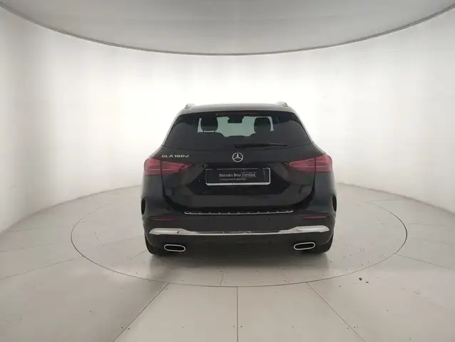 Mercedes-Benz Gla view 3