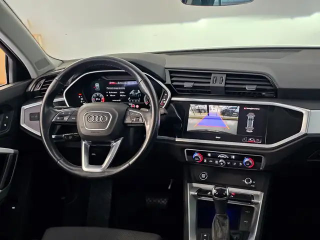Audi Q3 view 9