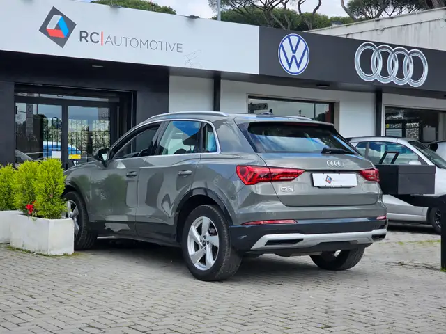 Audi Q3 view 4
