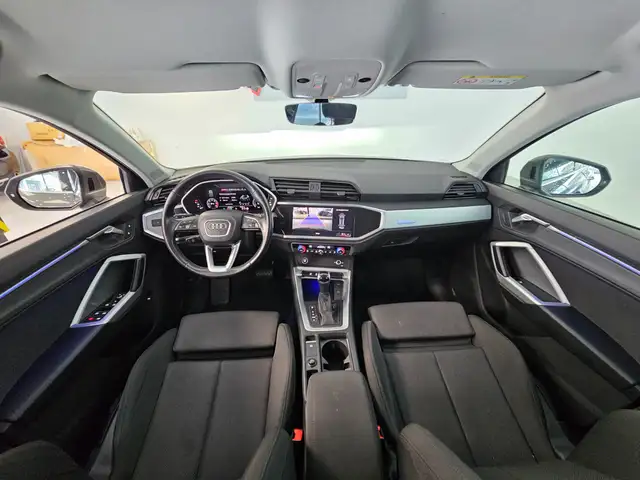 Audi Q3 view 8