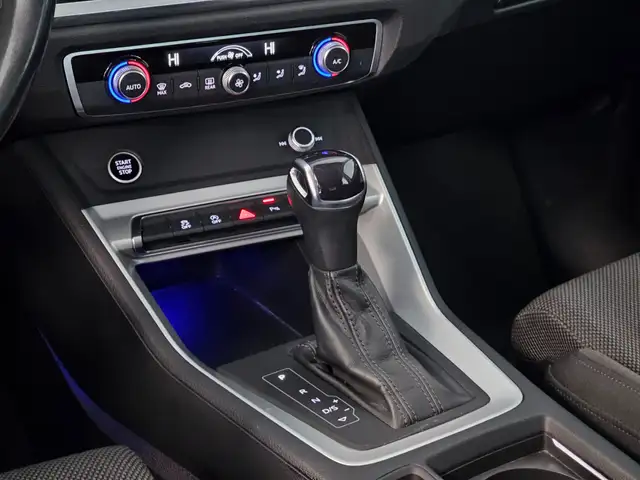 Audi Q3 view 12