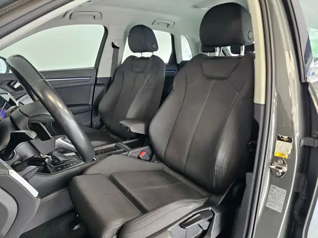 Audi Q3 view 7